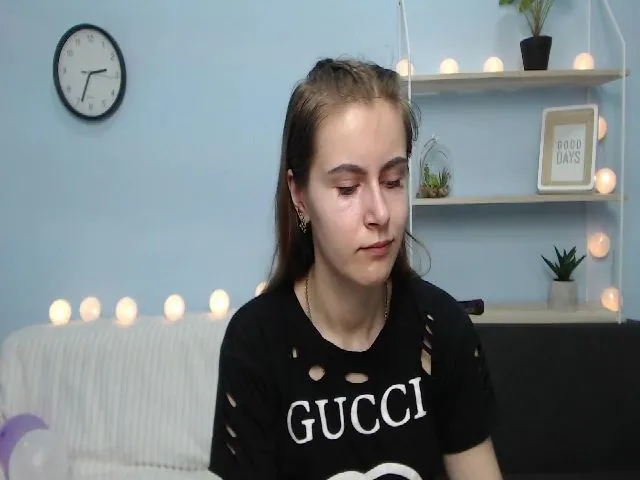 Live sex webcam photo for MollyTravis #255409120