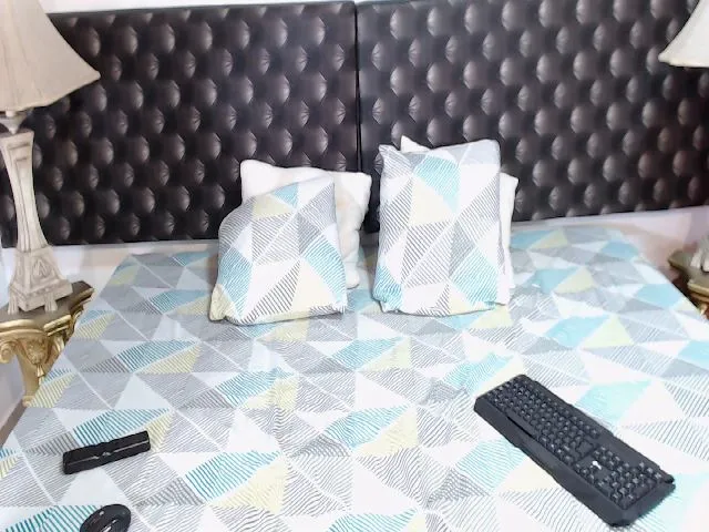 Live sex webcam photo for SharaEbony1 #263163404