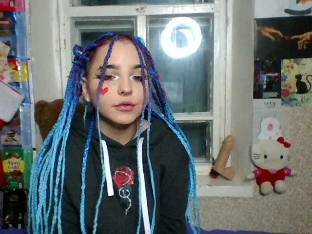 Live sex webcam photo for LittleDelora #241018015