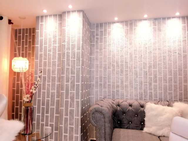 Live sex webcam photo for MayaRivera #242699642