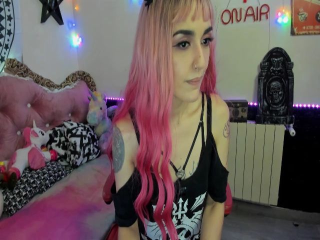 Live sex webcam photo for Lolapurple1 #252500211