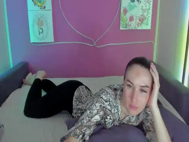 Live sex webcam photo for Lilly_Shine #264023553