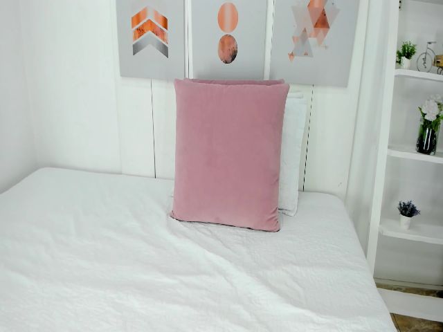 Live sex webcam photo for SOFI_LEONE #263975174