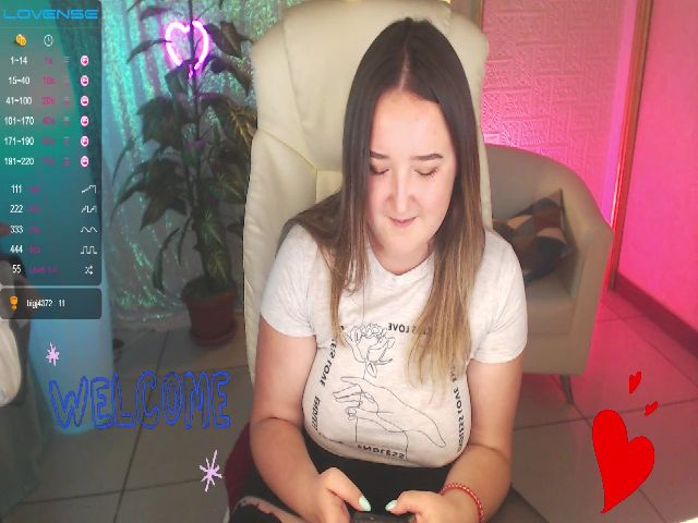 Live sex webcam photo for MollyLoo #252549655