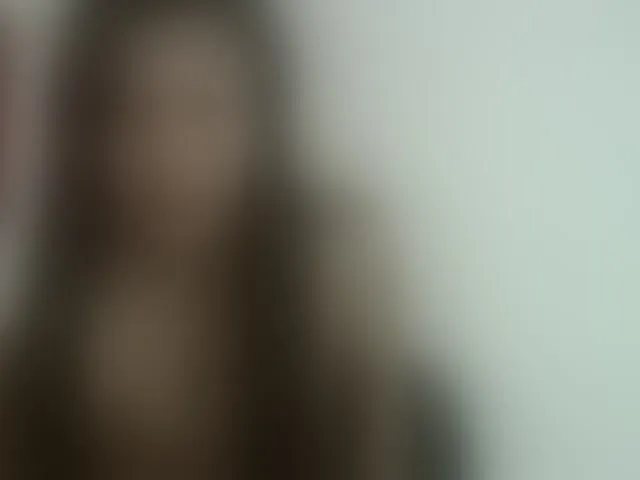 Live sex webcam photo for ElianaKin #252243891