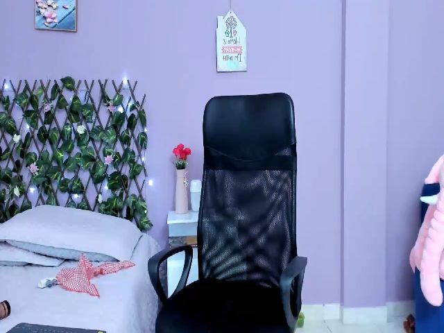 Live sex webcam photo for MarianaPaz #253220858