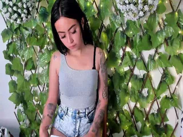 Live sex webcam photo for Holly_rosee #253199884