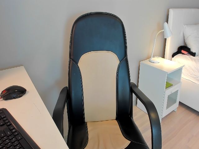 Live sex webcam photo for HOLY_MELY #264218292