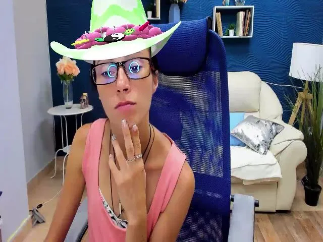 Live sex webcam photo for amyjune01 #254852397