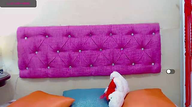 Live sex webcam photo for goodness_vanes1 #245059214