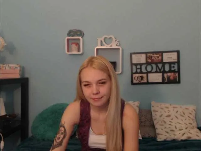 Live sex webcam photo for AnnaHappy18 #241291695