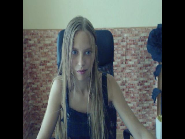 Live sex webcam photo for SshyTeen #255578356