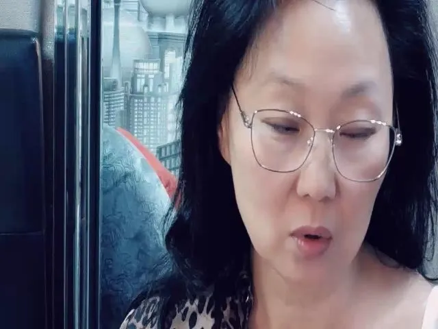 Live sex webcam photo for SandraMia #259222879