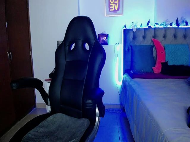 Live sex webcam photo for Cristal_19 #257457674