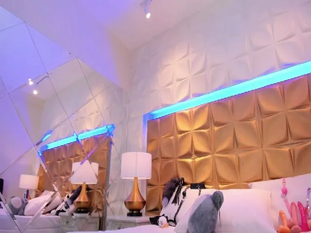 Live sex webcam photo for CandyLaw_ #258226354