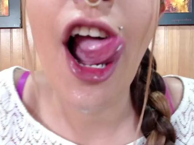 Live sex webcam photo for NicolleWayne #241365755