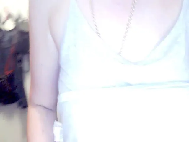 Live sex webcam photo for AngieBaby_77 #255326668