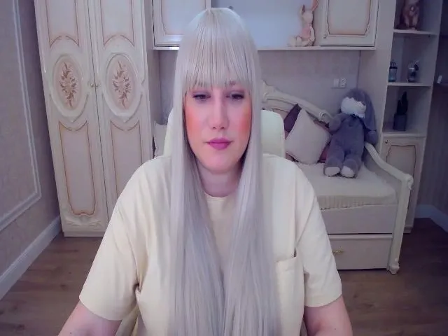 Live sex webcam photo for VeritableGirl #253995317