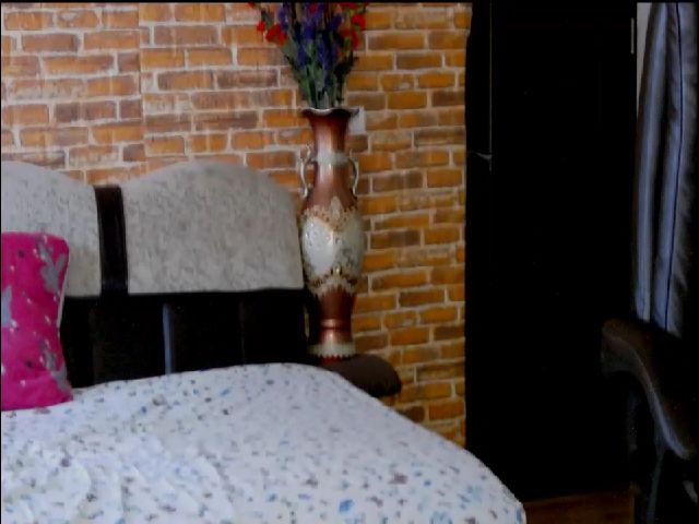 Live sex webcam photo for SquirtSara #258541608