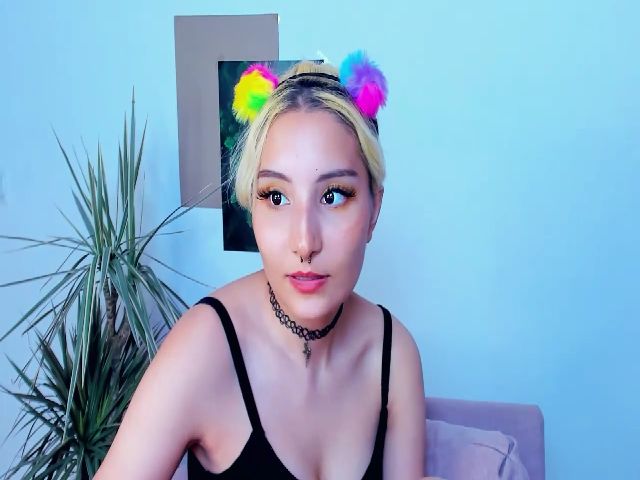 Live sex webcam photo for KarenIo #253174988