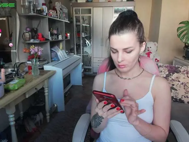 Live sex webcam photo for -Queen-Maria- #245199292