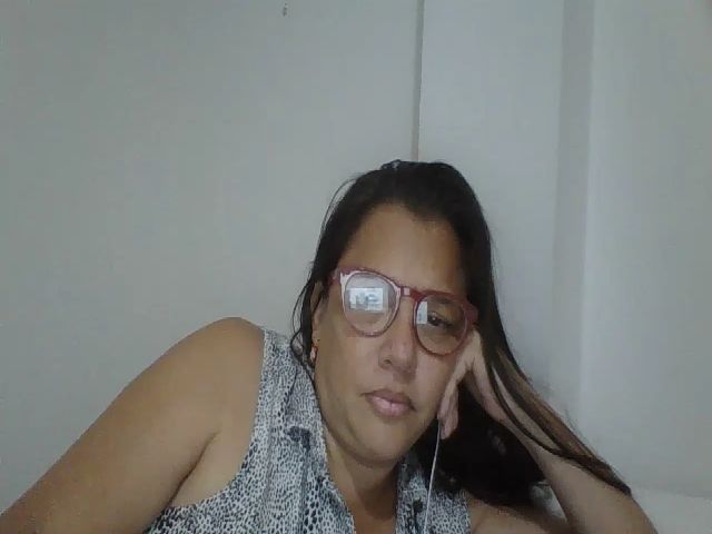 Live sex webcam photo for SweetLola01 #260539177