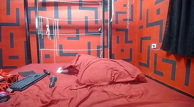 Live sex webcam photo for linda_slave4u #252055004