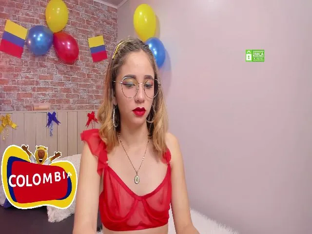 Live sex webcam photo for EmmaSiff #255923128