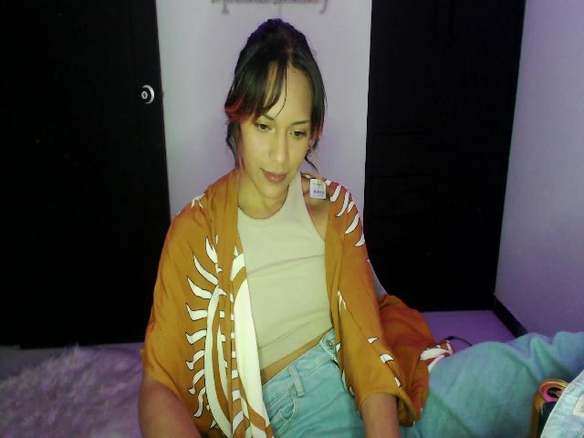 Live sex webcam photo for Laurasofiaa_ #262893146