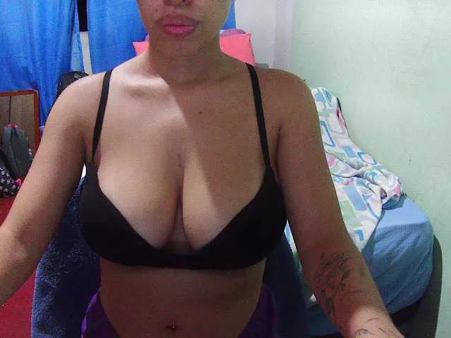 Live sex webcam photo for venuzhot #241333512