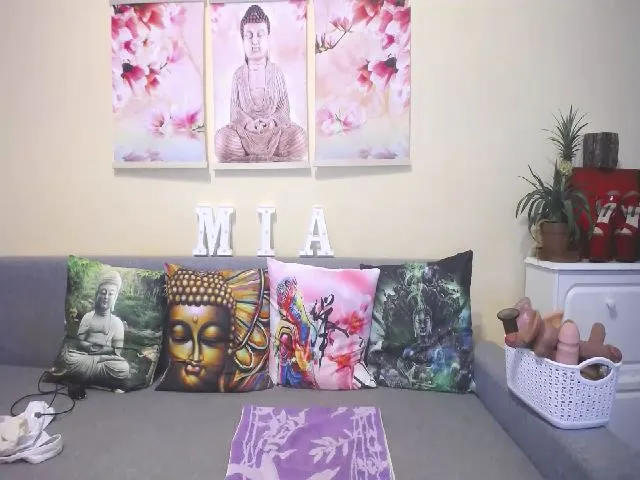Live sex webcam photo for MiaMaxxx #253746670