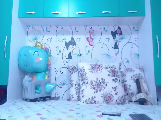 Live sex webcam photo for KinkyBrunetee #253707183