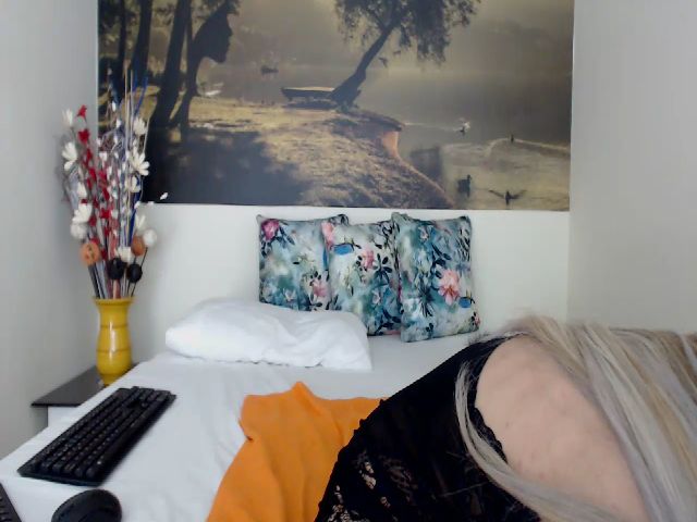 Live sex webcam photo for AikoTailor #287876450