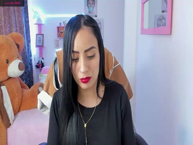 Live sex webcam photo for Paulina2700 #256937047