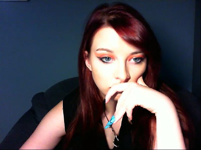 Live sex webcam photo for VirginLuna18 #264460214