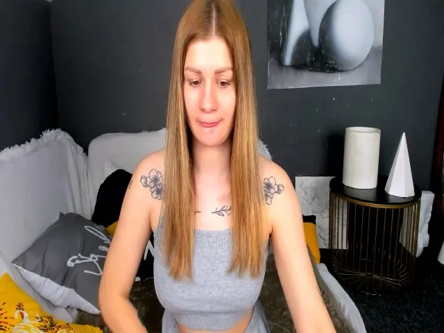Live sex webcam photo for JuicyHelenX #262352735