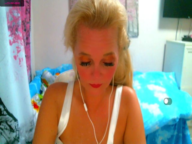 Live sex webcam photo for ChristiRoses #257145486