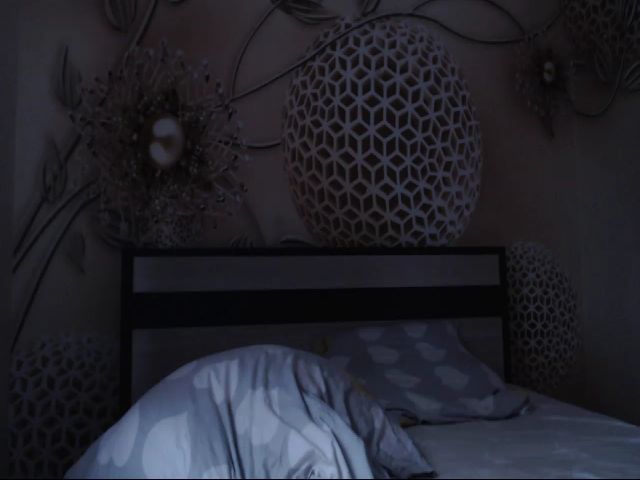 Live sex webcam photo for MeltingJulia #260077661