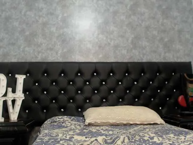 Live sex webcam photo for AlisonRose #250603904