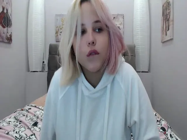 Live sex webcam photo for Helokit #256844766