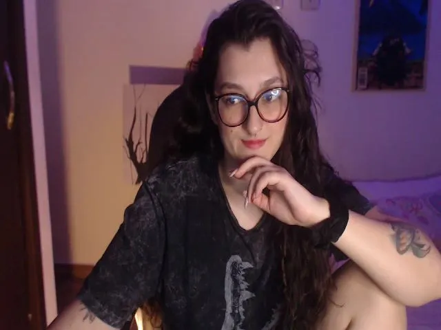 Live sex webcam photo for Miah_Peach #255828963