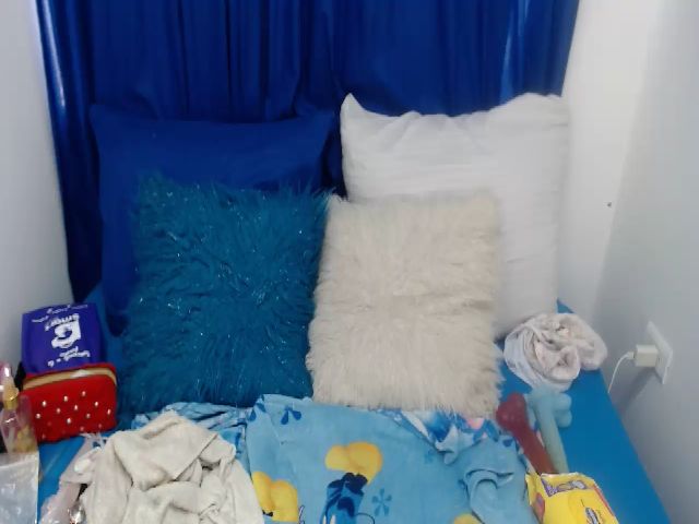 Live sex webcam photo for Honey21_ #254233110