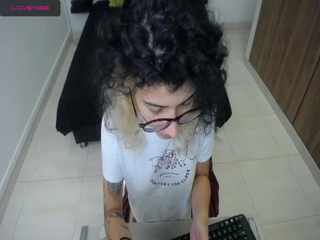 Live sex webcam photo for Myzore #254334000