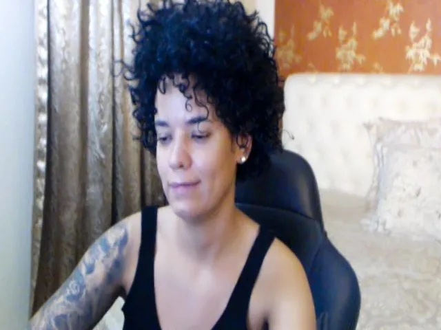 Live sex webcam photo for LaraAnne_ #253886525