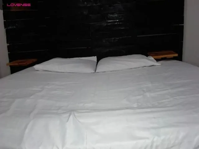 Live sex webcam photo for vick_harris #260685102