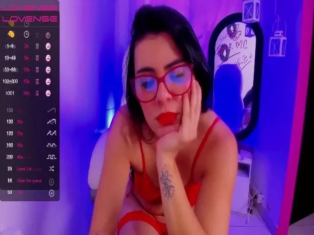 Live sex webcam photo for luciapeterson #252551641