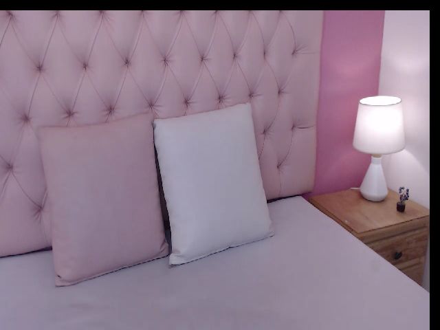 Live sex webcam photo for Keyra_R #259979702