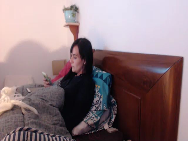 Live sex webcam photo for isabellazee2 #257295731