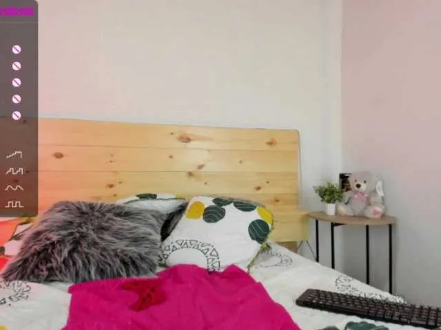 Live sex webcam photo for AbrilJaness #256104492