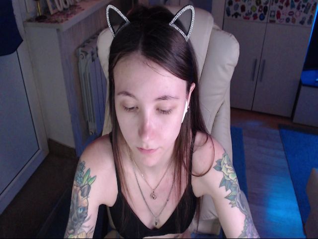 Live sex webcam photo for KeyshaLush #255895220